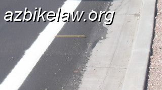 ray2.jpg - Ray Road, Phoenix AZ. Closeup of Edgeline and VERY small shoulder. (about 1 foot of asphalt).